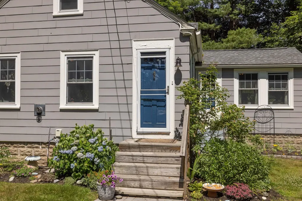 1203 Woodbury Avenue Portsmouth NH 03801