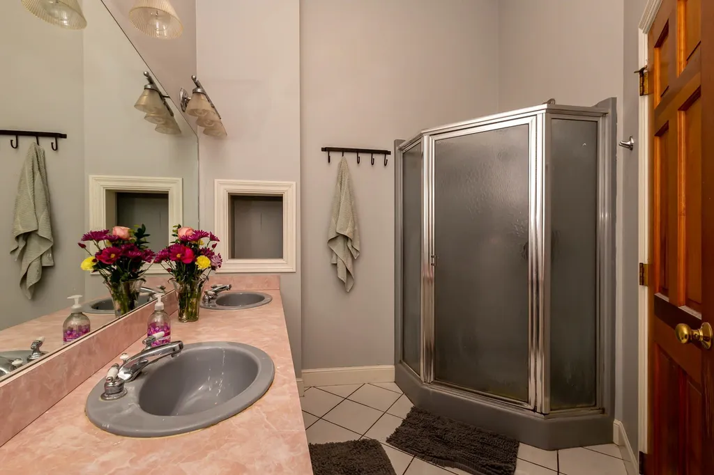 62 Alexander Road Londonderry NH 03053