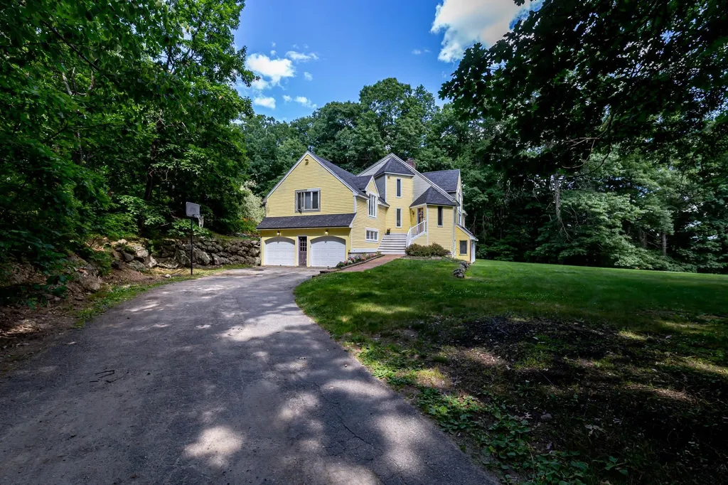 62 Alexander Road Londonderry NH 03053