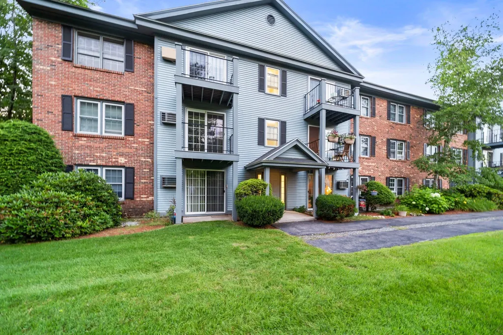 8 Northbrook Drive Manchester NH 03102
