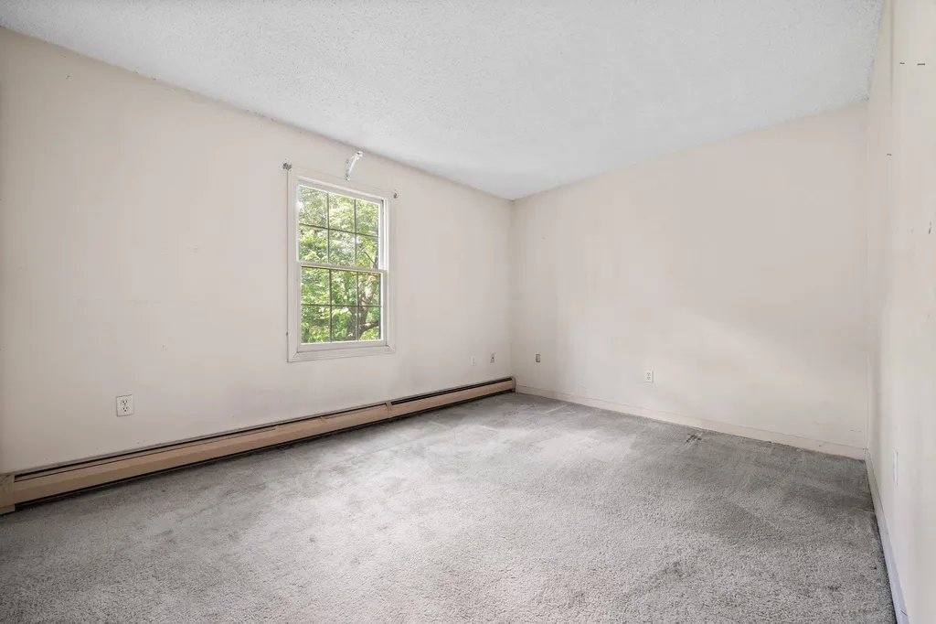 8 Northbrook Drive Manchester NH 03102