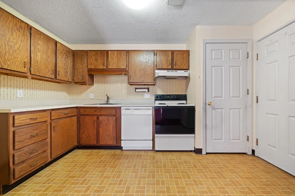 8 Northbrook Drive Manchester NH 03102