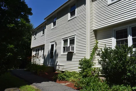 37 Olde Country Village Road Londonderry NH 03053