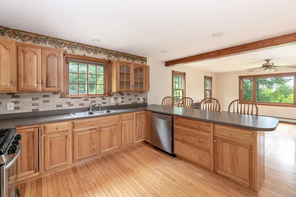 237 Pinnacle Hill Road New Hampton NH 03256