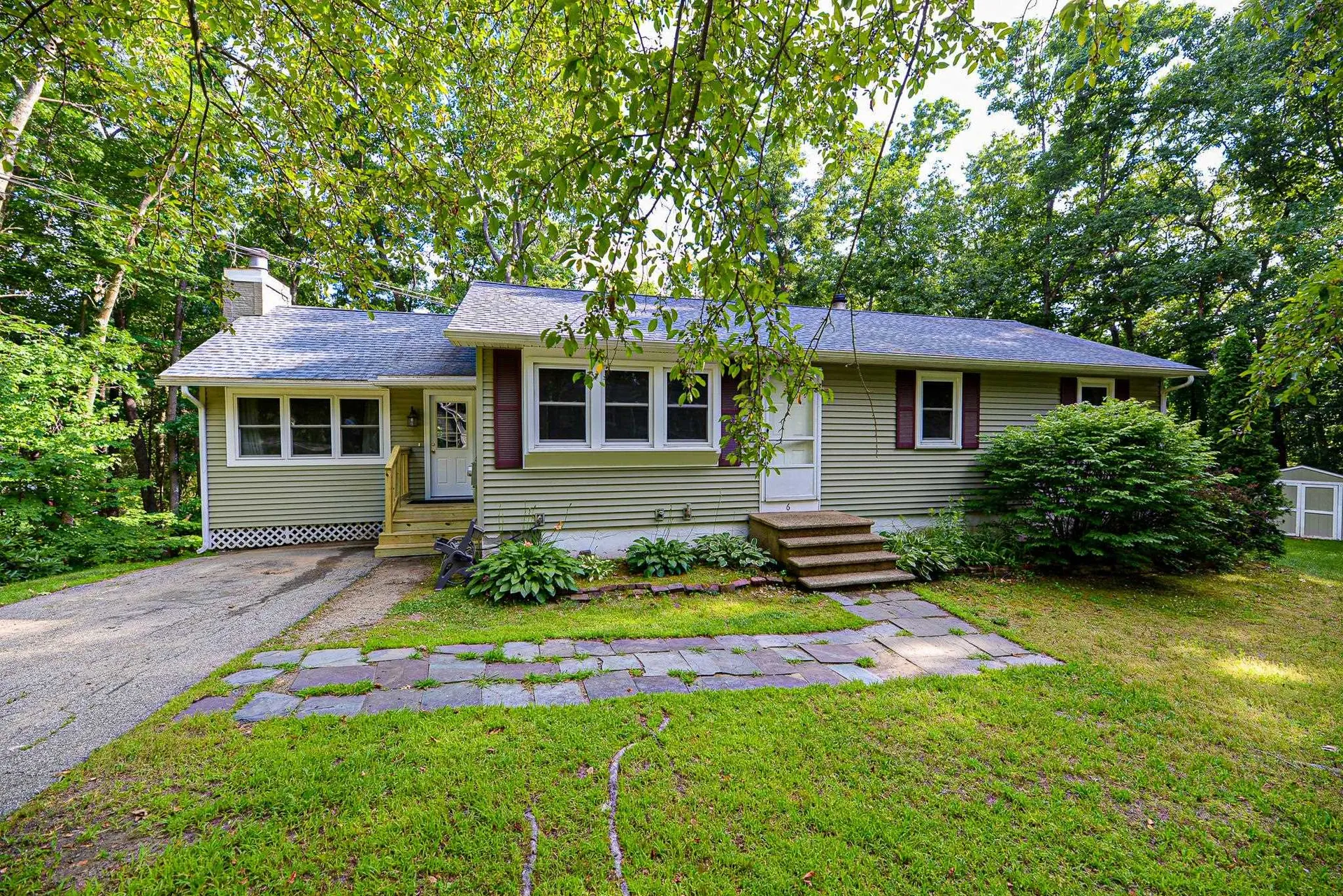 6 Woodcrest Drive Hooksett NH 03106