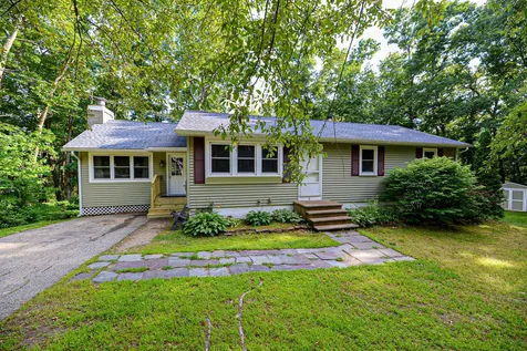 6 Woodcrest Drive Hooksett NH 03106