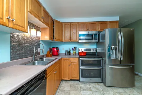 6 Woodcrest Drive Hooksett NH 03106