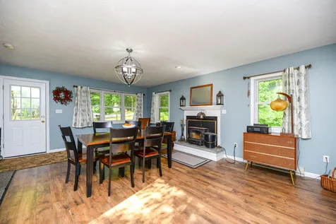 6 Woodcrest Drive Hooksett NH 03106