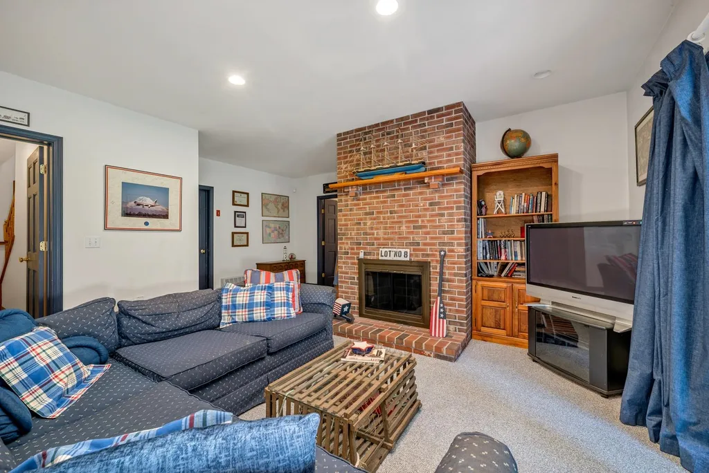 10 Baas Drive Wolfeboro NH 03894