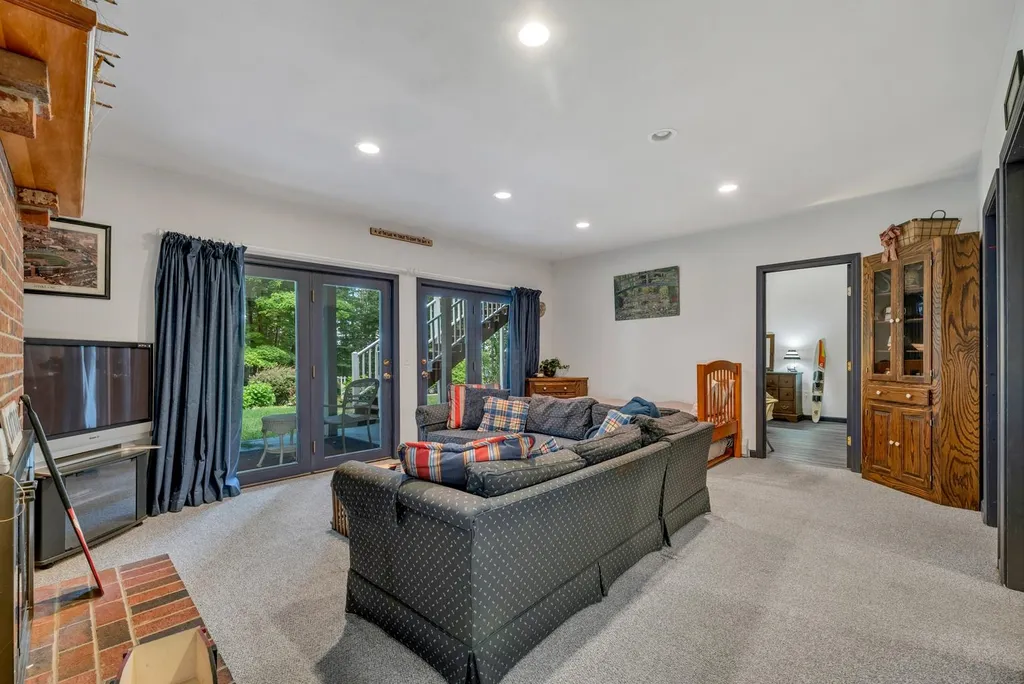 10 Baas Drive Wolfeboro NH 03894