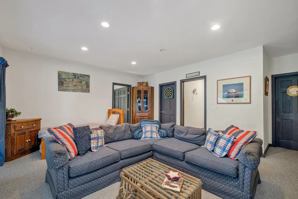 10 Baas Drive Wolfeboro NH 03894