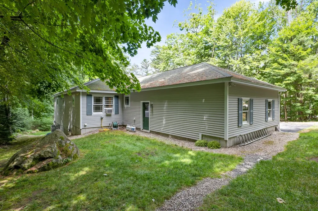 10 Baas Drive Wolfeboro NH 03894