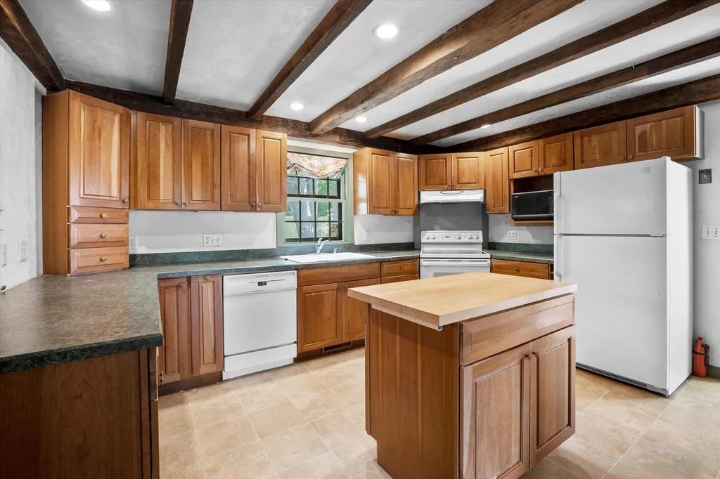 32 Olde Parish Road Rye NH 03870