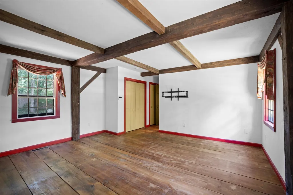 32 Olde Parish Road Rye NH 03870