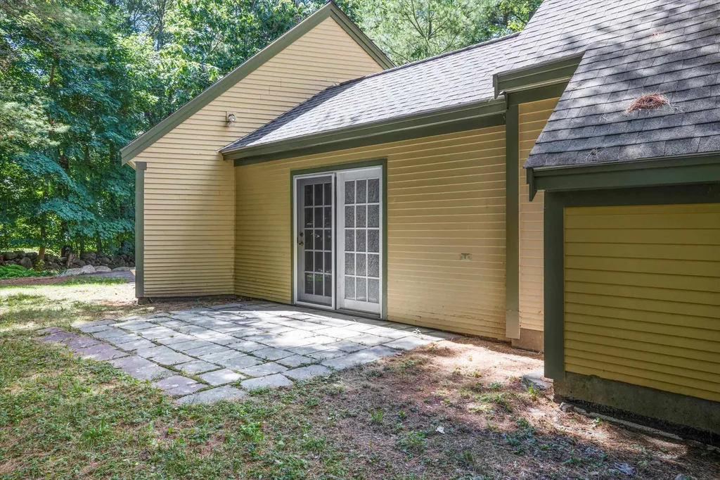 32 Olde Parish Road Rye NH 03870