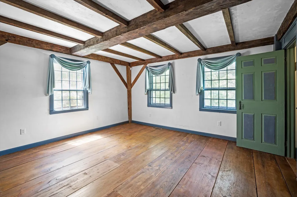 32 Olde Parish Road Rye NH 03870