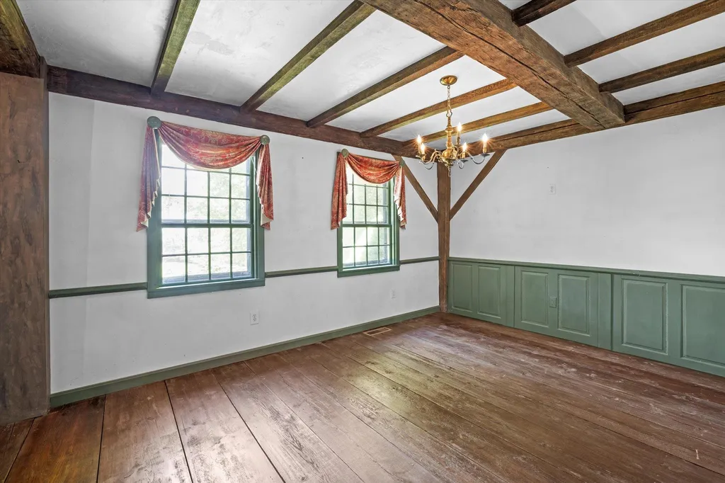 32 Olde Parish Road Rye NH 03870