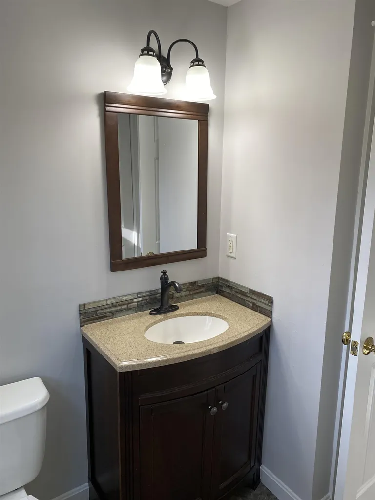 1 Hunter Drive Epping NH 03042