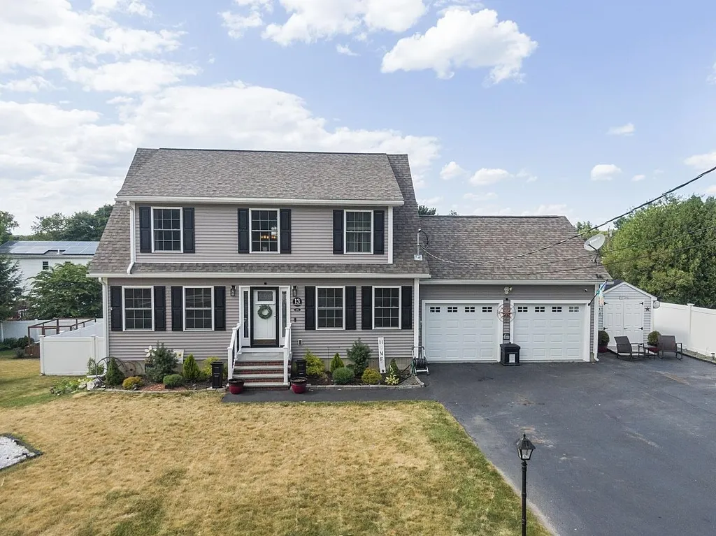 13 Grand Avenue Hudson NH 03051
