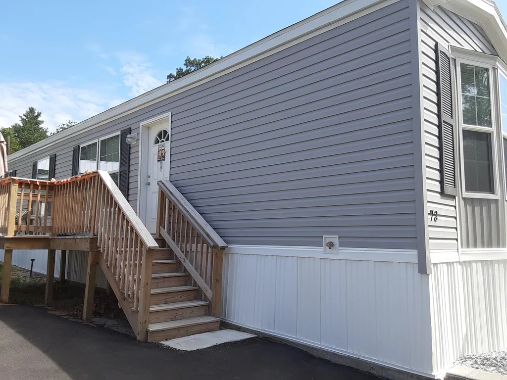 73 Mobile Drive Hudson NH 03051