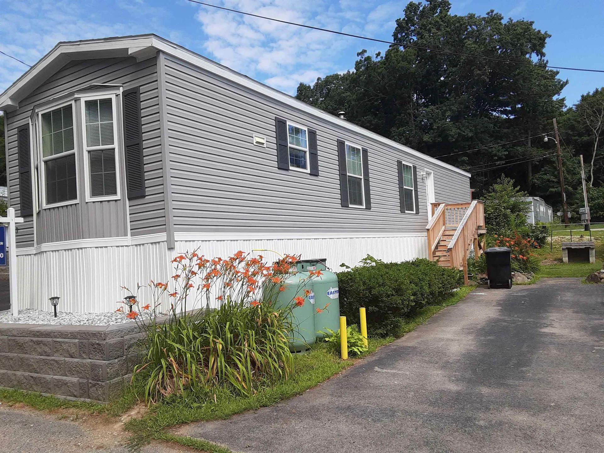 73 Mobile Drive Hudson NH 03051