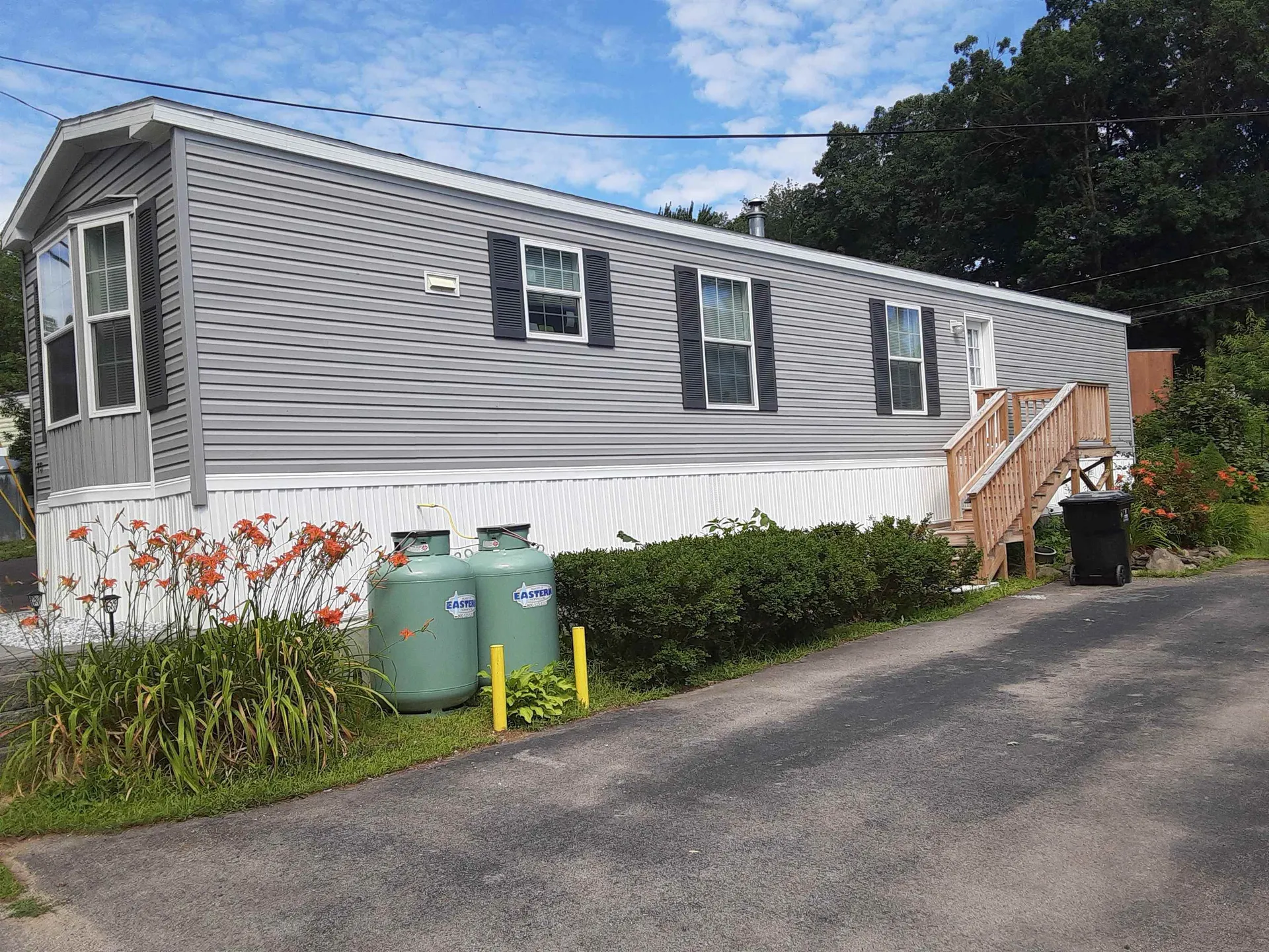 73 Mobile Drive Hudson NH 03051