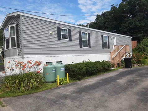 73 Mobile Drive Hudson NH 03051
