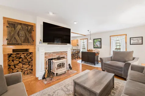 158 Carriage Road New Boston NH 03070