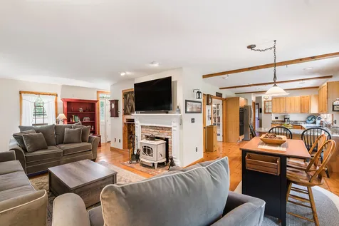 158 Carriage Road New Boston NH 03070