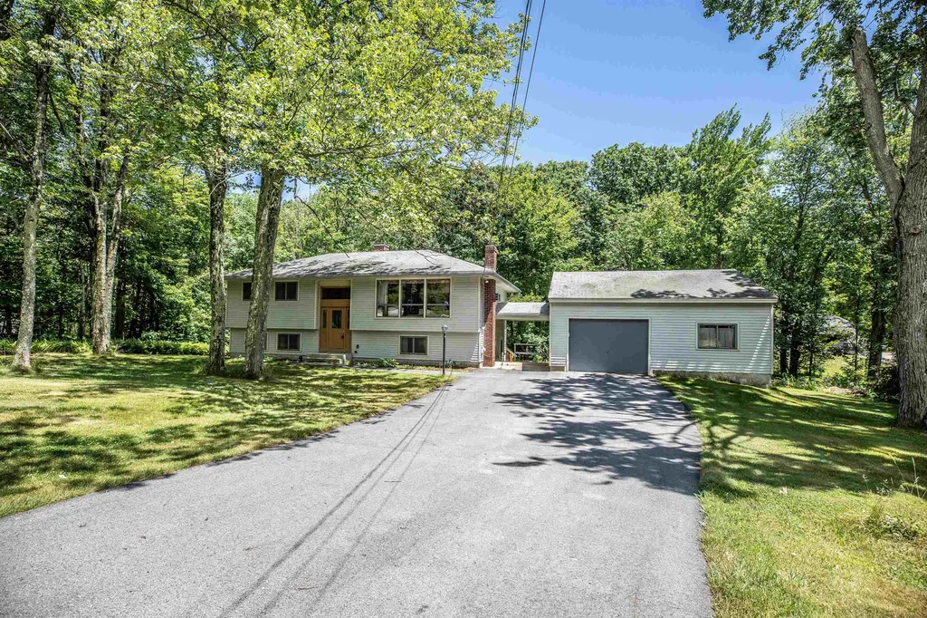31 Prescott Heights Road Hooksett NH 03106