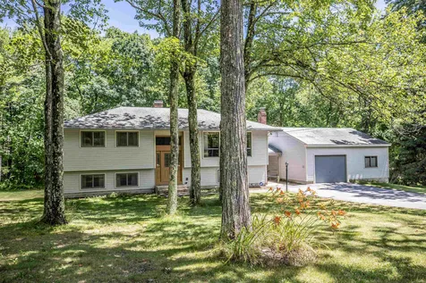 31 Prescott Heights Road Hooksett NH 03106