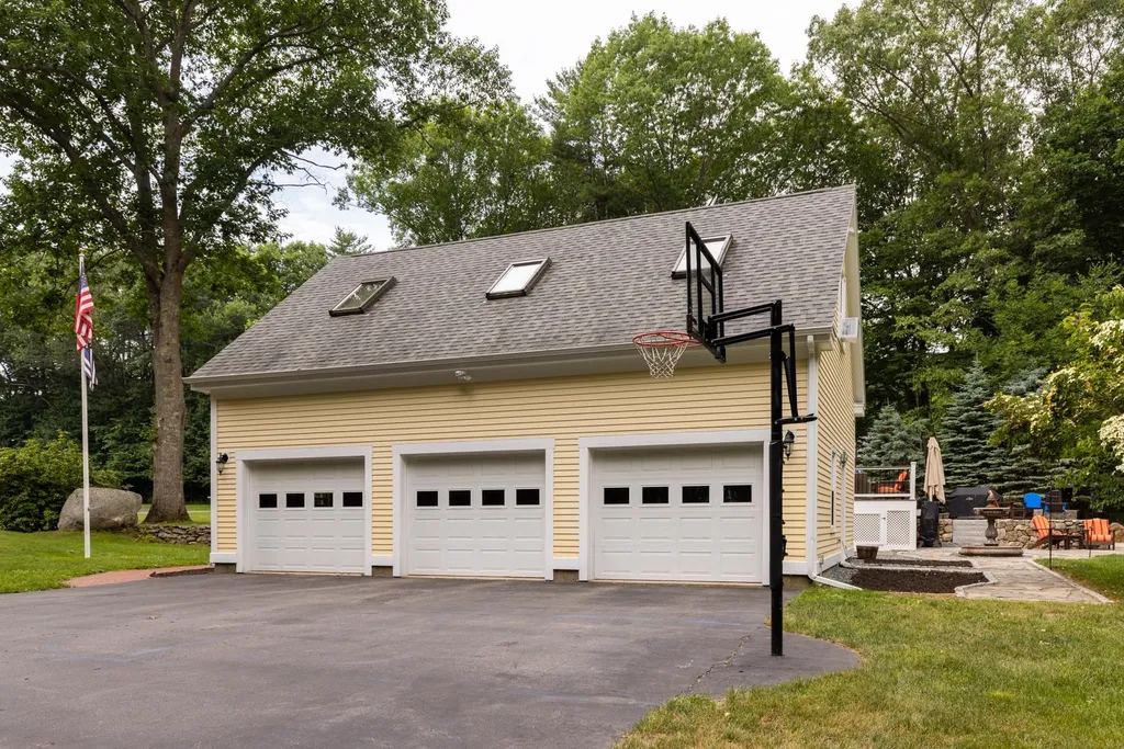 42 Random Road Rye NH 03870