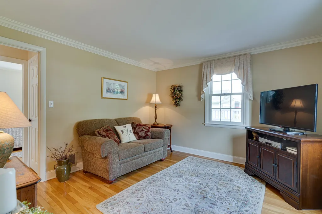 9 Wedgewood Road Dover NH 03820