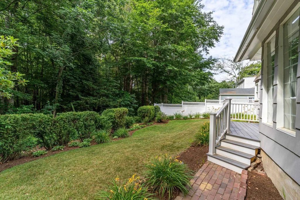 9 Wedgewood Road Dover NH 03820