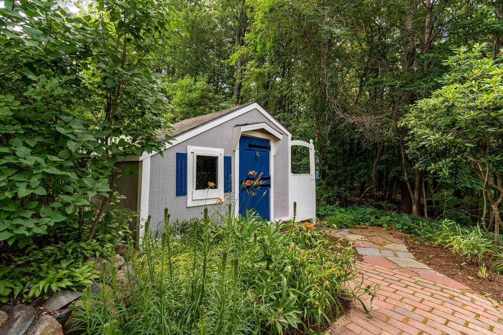 9 Wedgewood Road Dover NH 03820