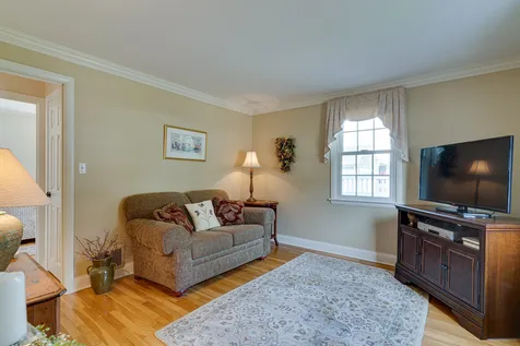 9 Wedgewood Road Dover NH 03820