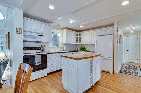 9 Wedgewood Road Dover NH 03820