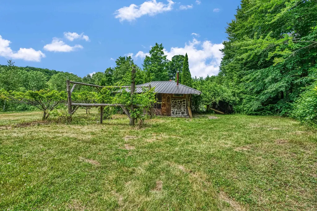 75 N Slack Road Unity NH 03743