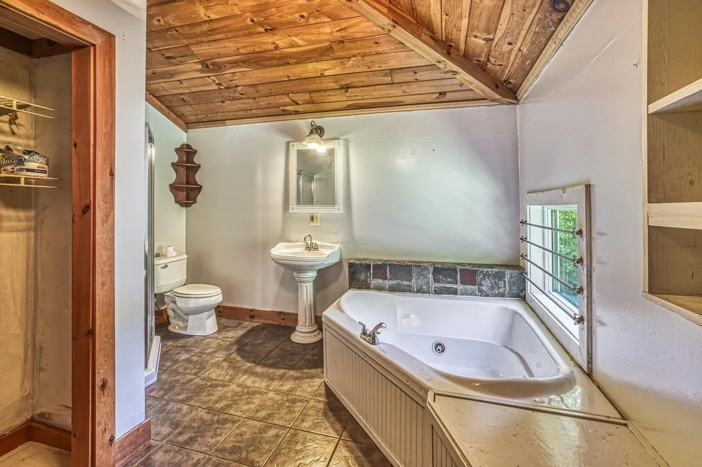 75 N Slack Road Unity NH 03743