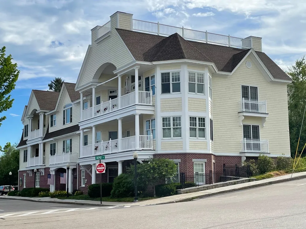 61 Central Avenue Wolfeboro NH 03894