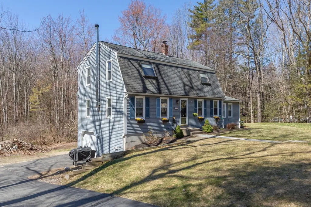 25 Holmeswood Drive Sandown NH 03873