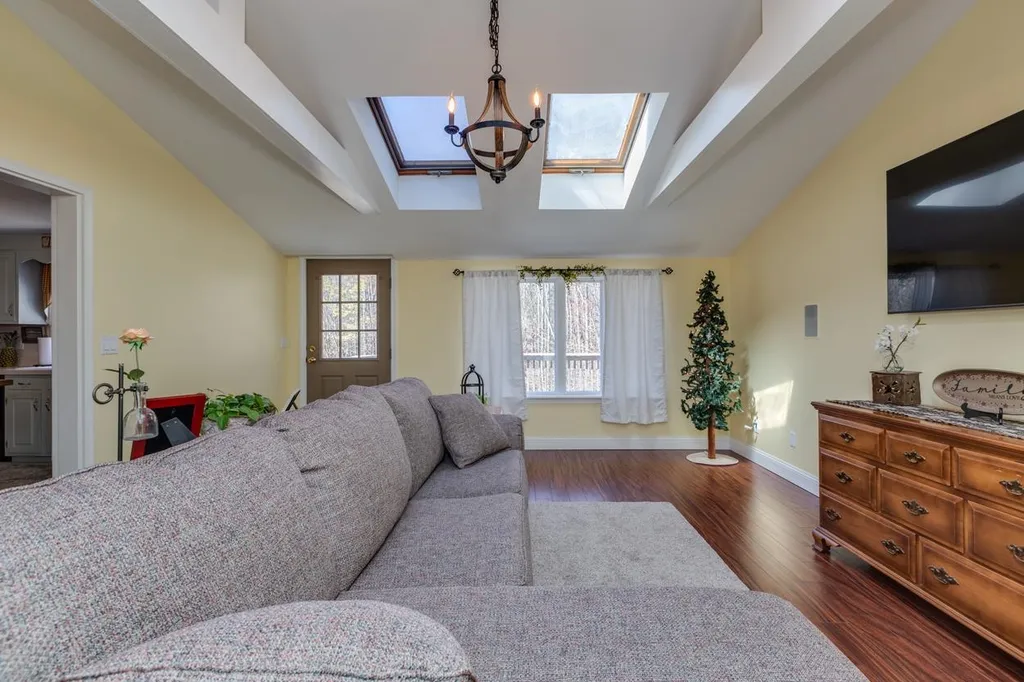 25 Holmeswood Drive Sandown NH 03873