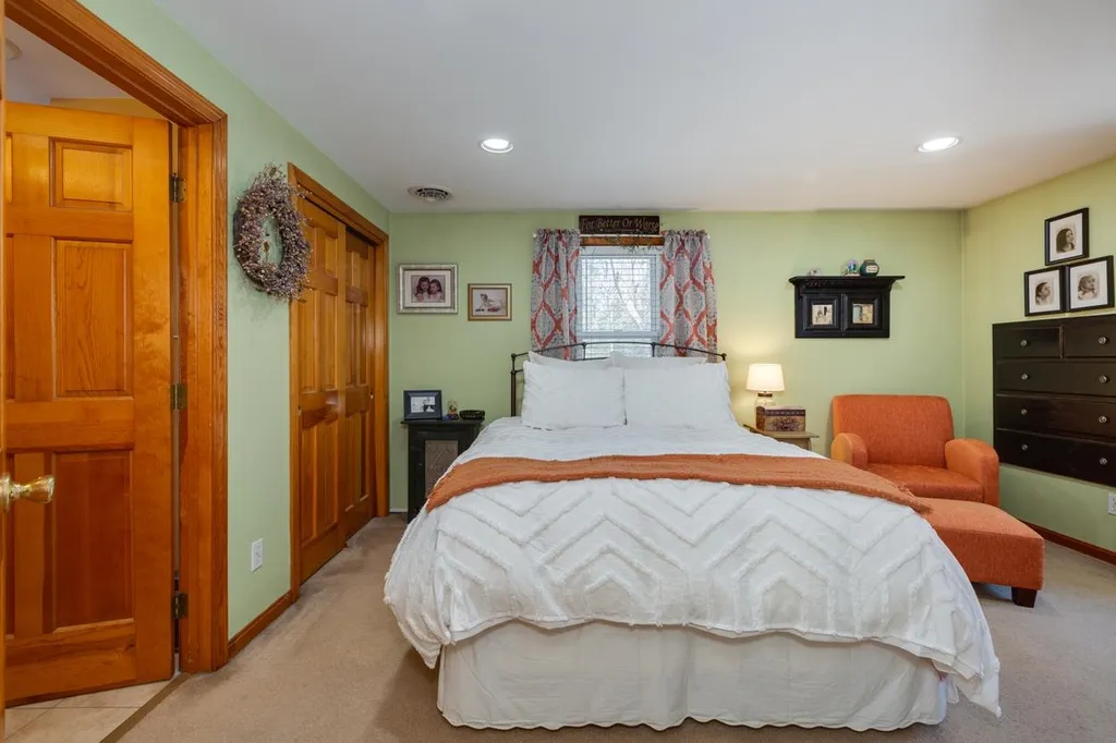 25 Holmeswood Drive Sandown NH 03873