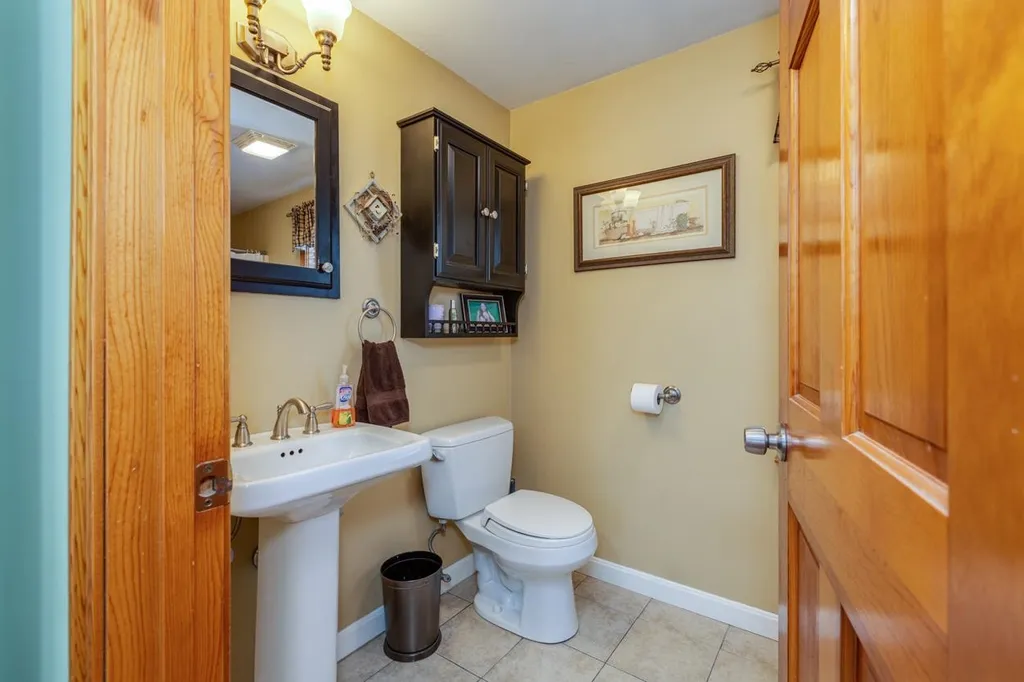 25 Holmeswood Drive Sandown NH 03873