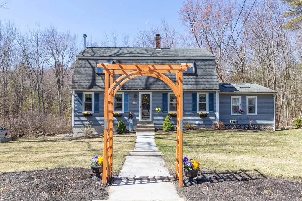 25 Holmeswood Drive Sandown NH 03873