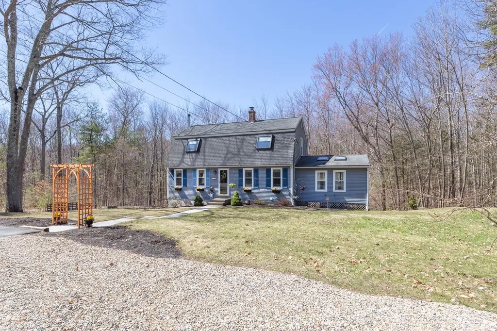 25 Holmeswood Drive Sandown NH 03873