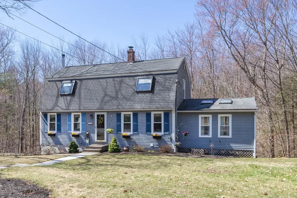 25 Holmeswood Drive Sandown NH 03873