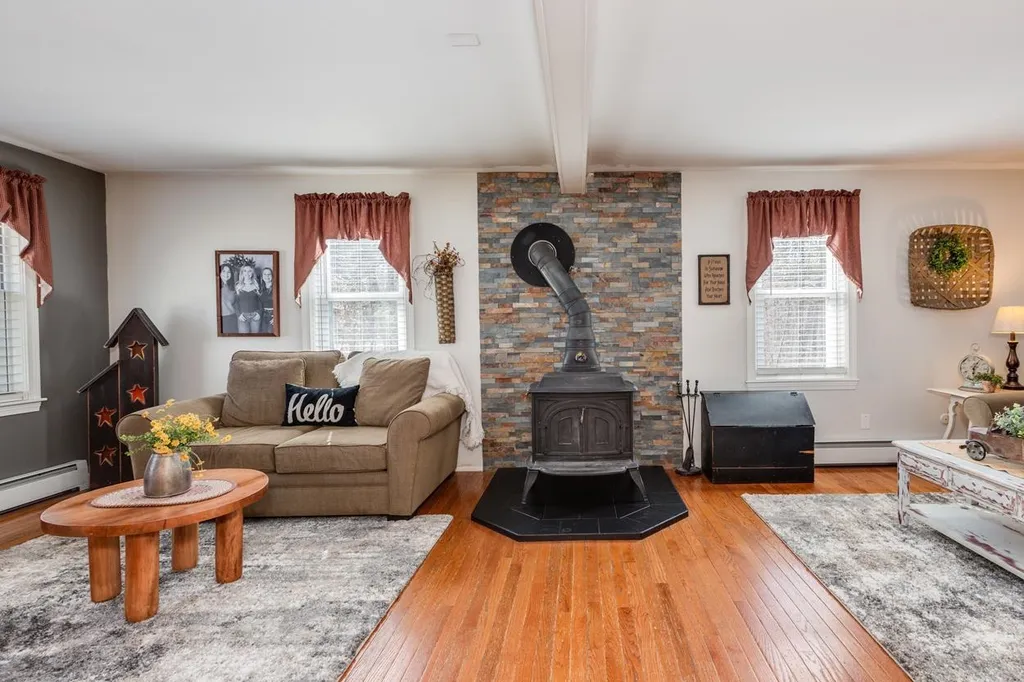 25 Holmeswood Drive Sandown NH 03873