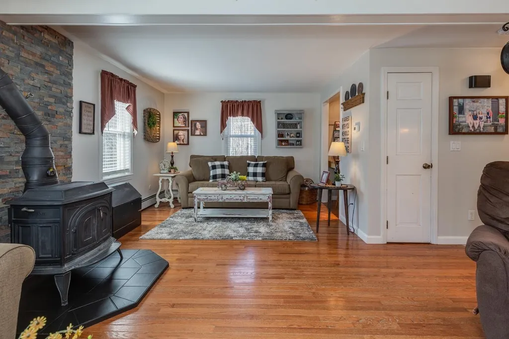 25 Holmeswood Drive Sandown NH 03873