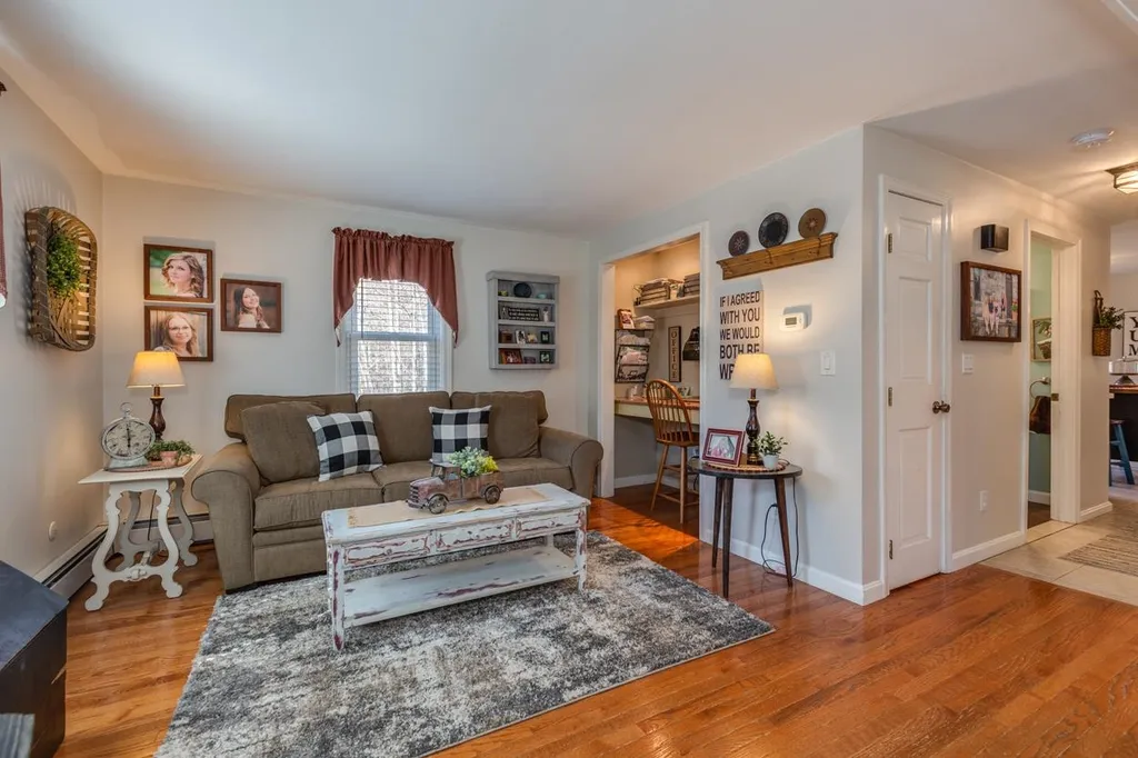 25 Holmeswood Drive Sandown NH 03873